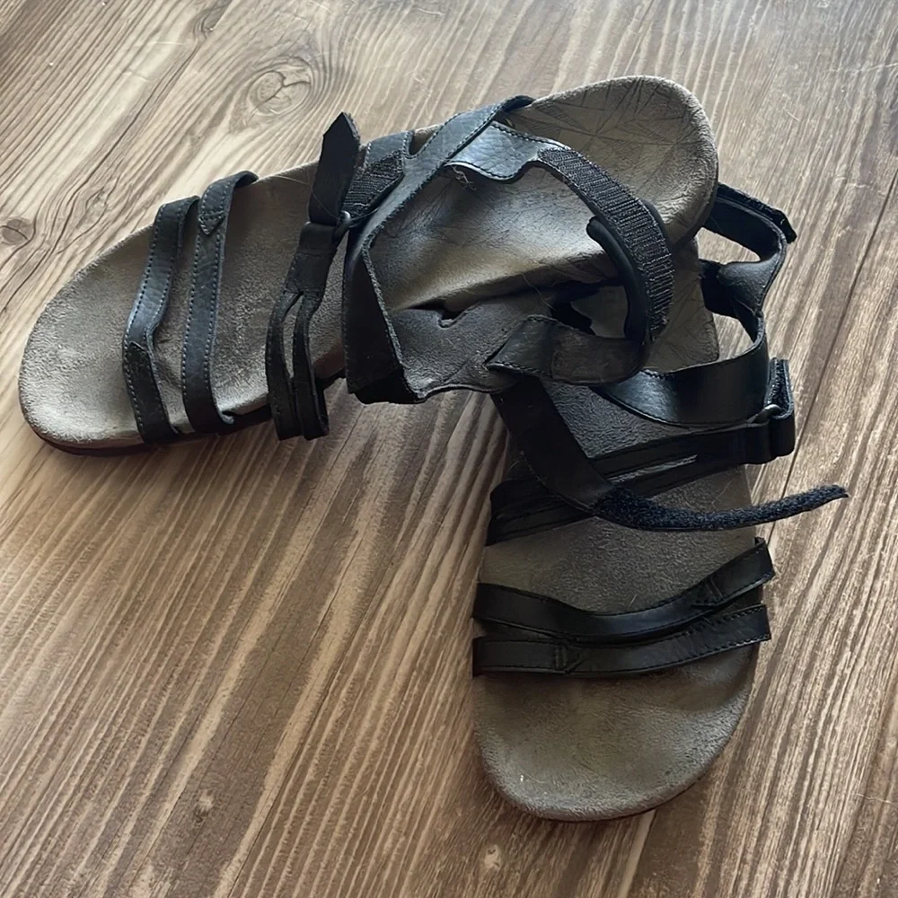 Merrell generally used sandals - Picture 2 of 5